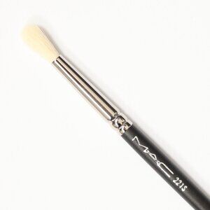 MAC 221S Mini Tapered Blending Brush